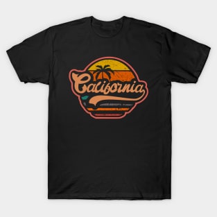 California Vintage badge retro colors 80s ditressed bumper T-Shirt